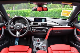 2017款宝马M4自动敞篷轿跑车图片