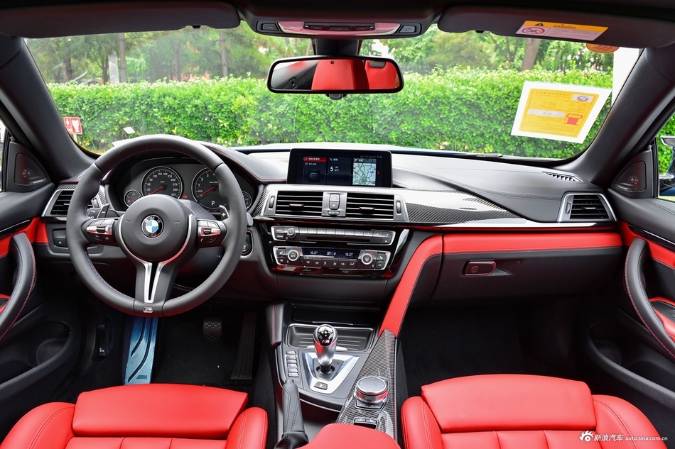 2017款宝马M4自动敞篷轿跑车