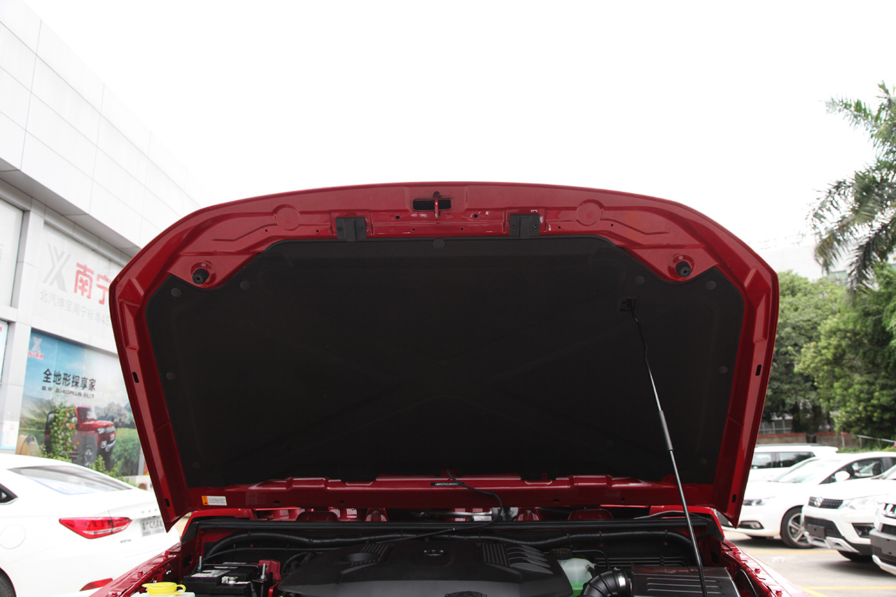 2018款北京BJ40 PLUS 2.3T自动四驱旗舰版