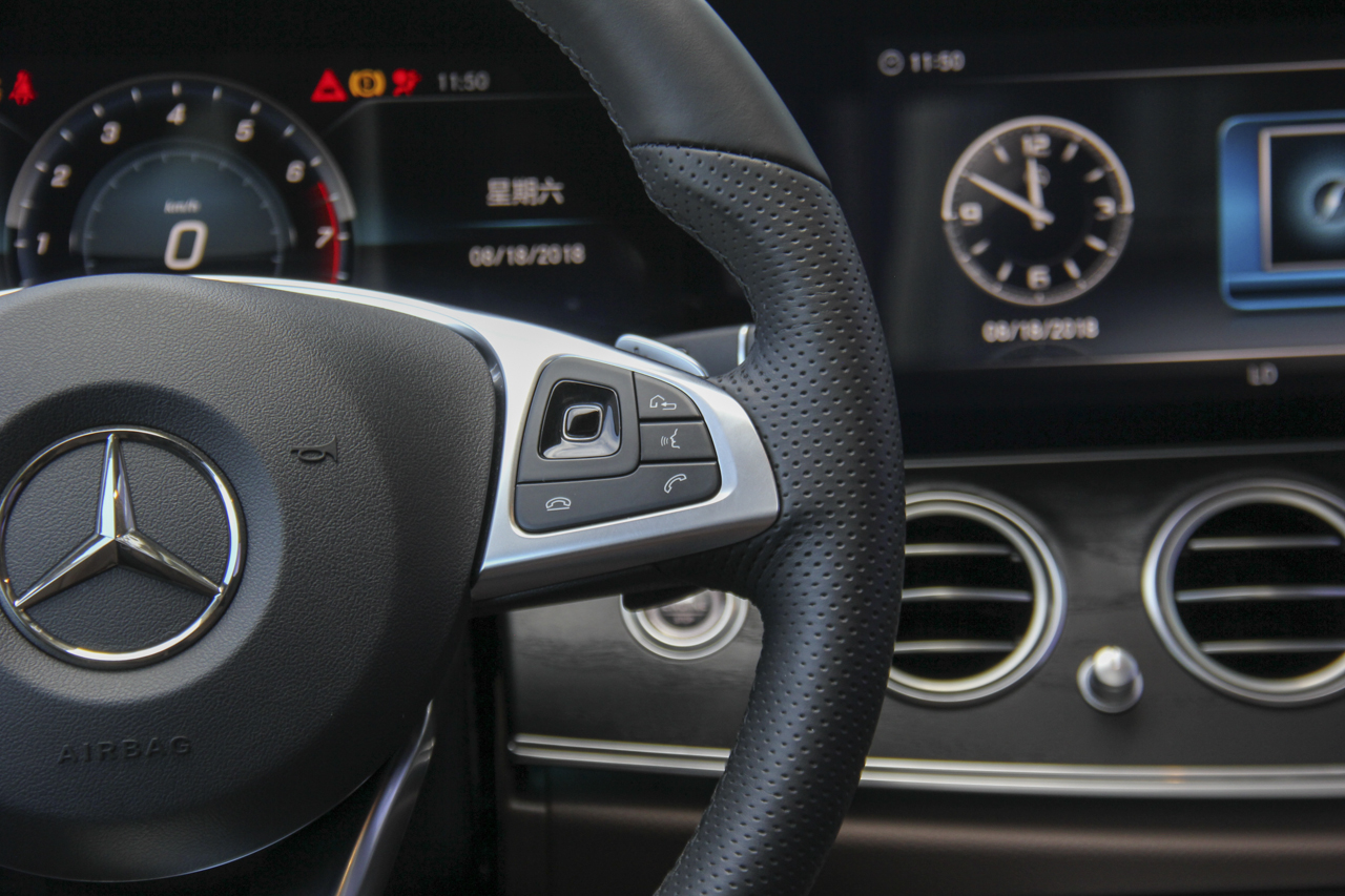 2018款奔驰E级改款2.0T自动 300L 豪华型