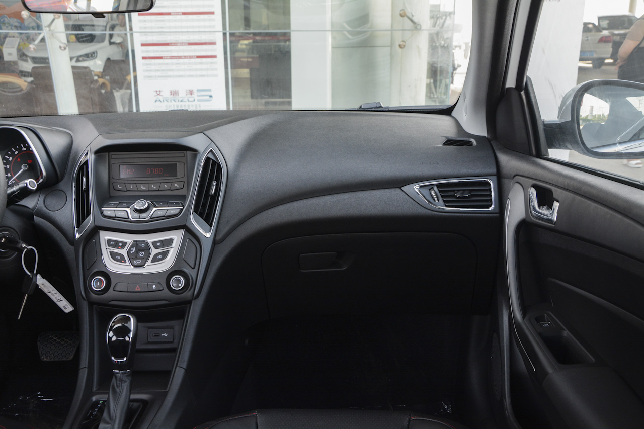 2017款艾瑞泽5 1.5L自动领潮版