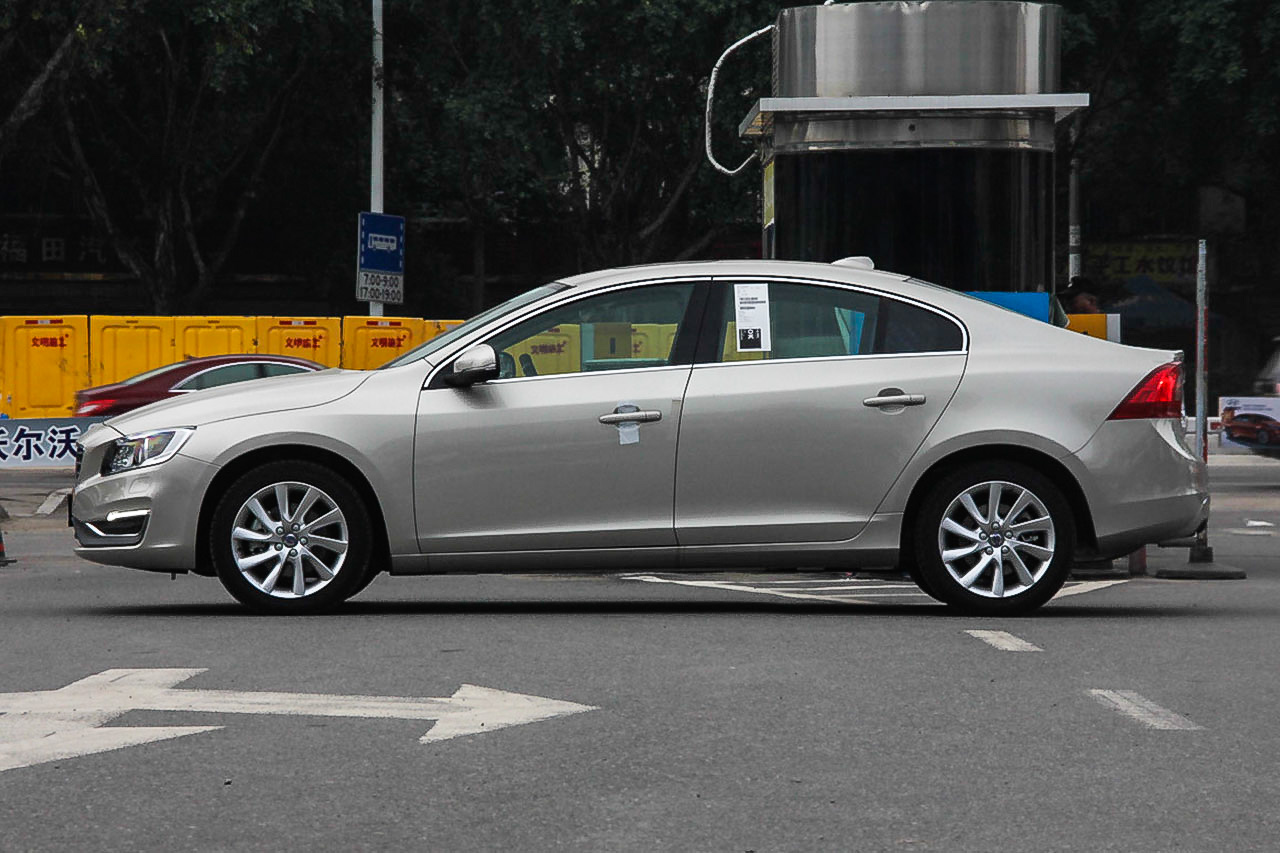 2017款沃尔沃S60L 2.0T自动T4智远版