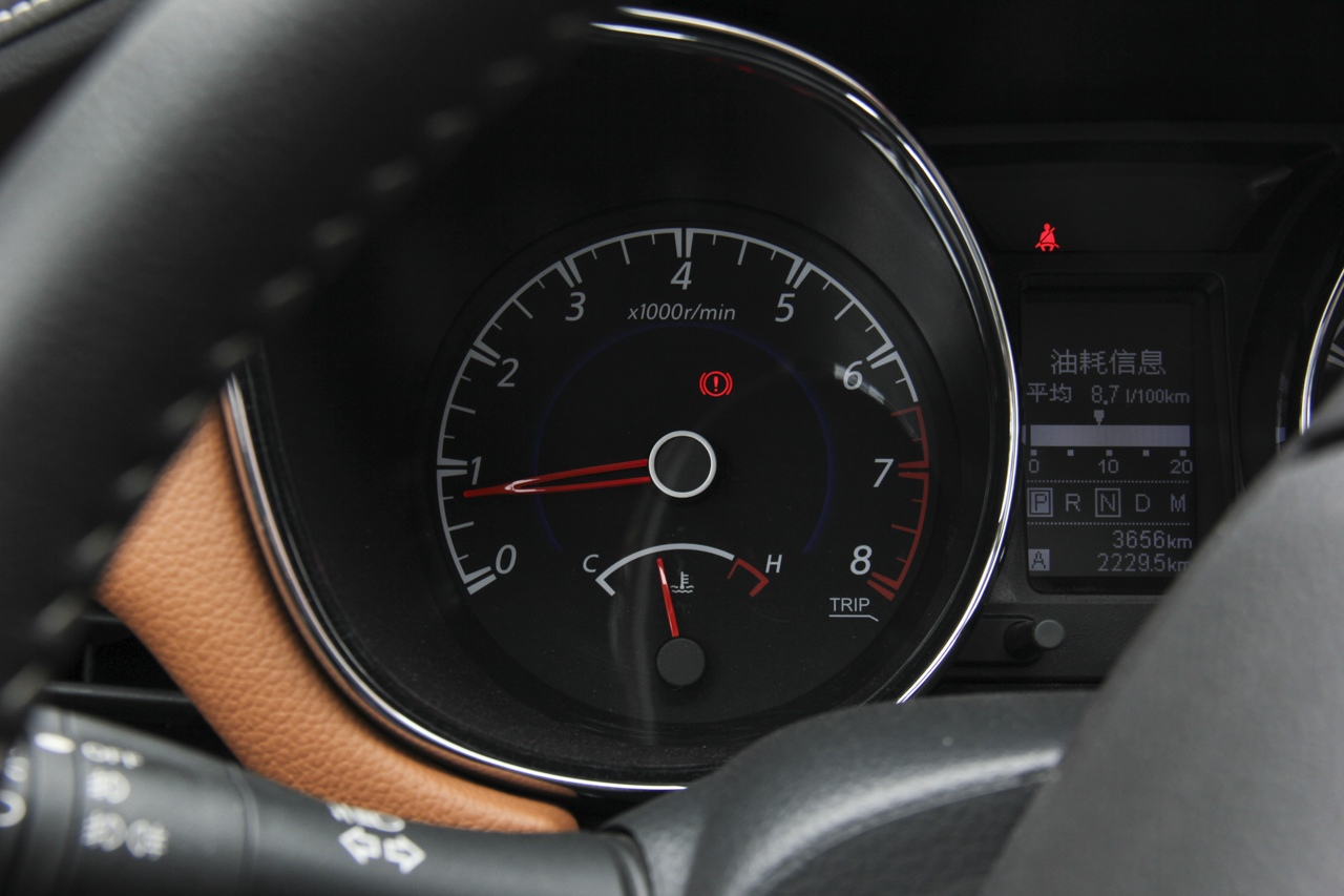 2018款启辰T70 2.0L自动睿享运动版