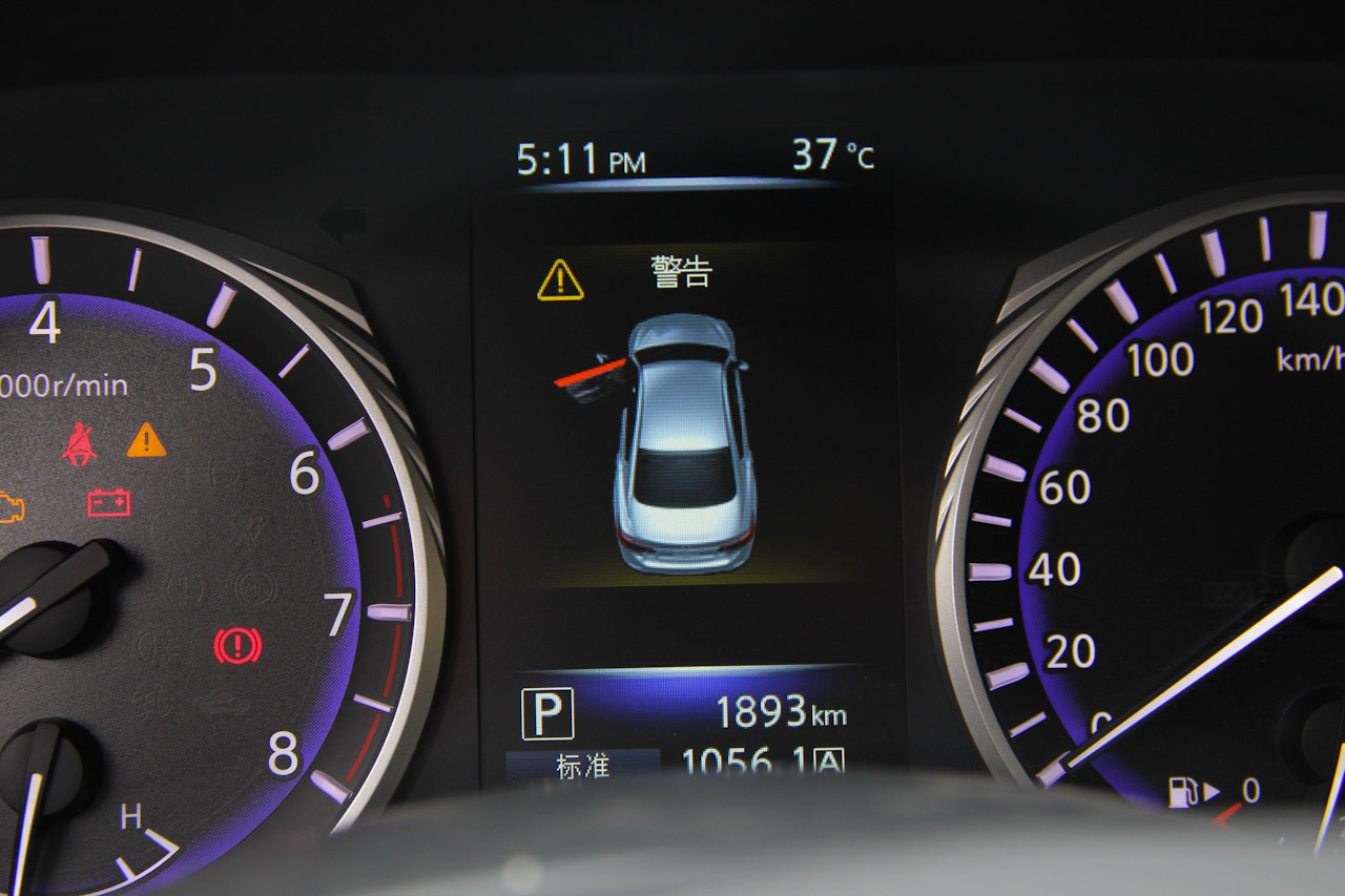 2016款英菲尼迪Q50L 2.0T自动豪华运动版