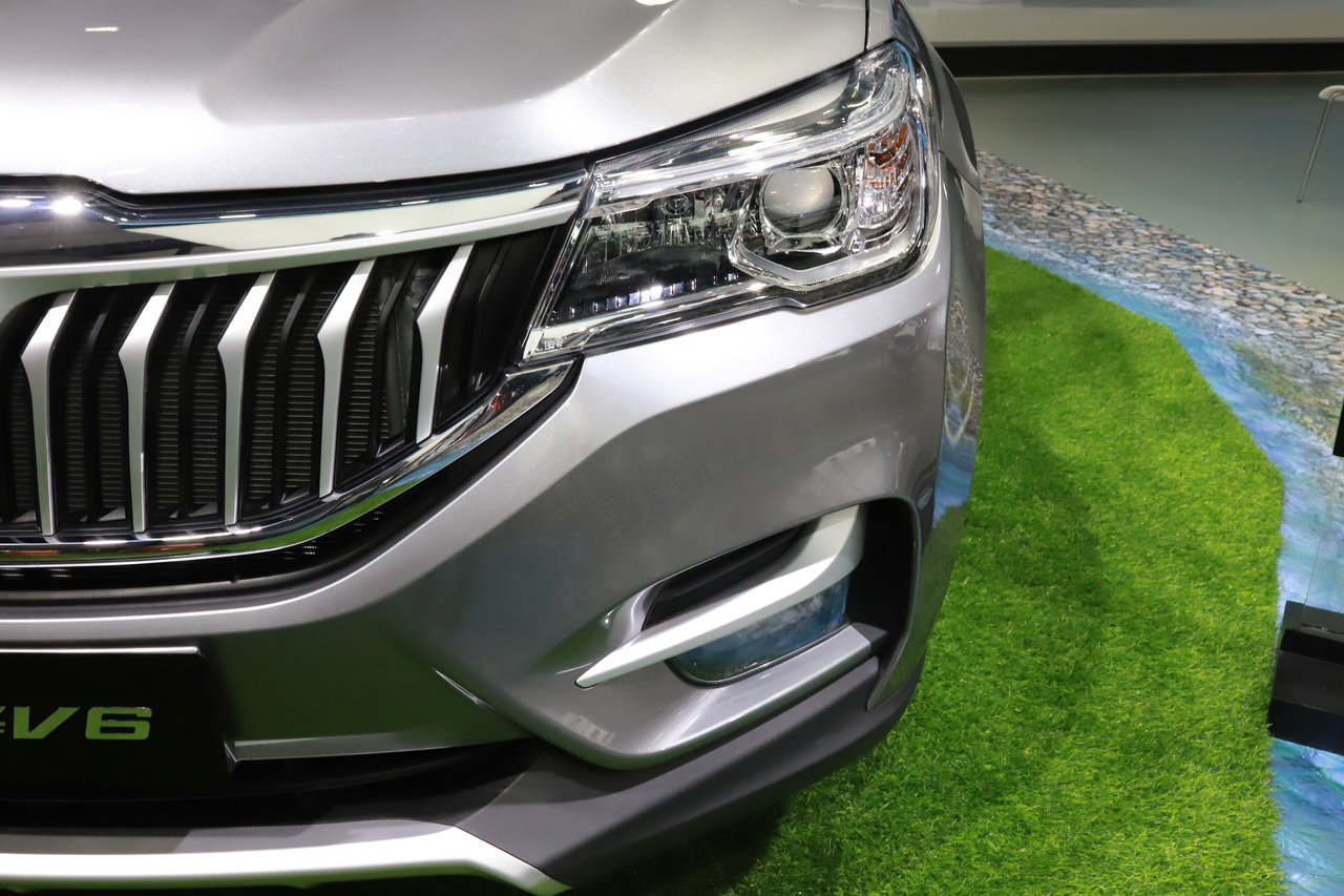 2018广州车展实拍：中华V6