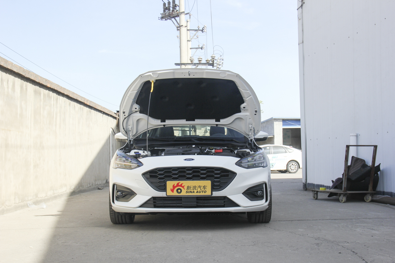 2019款福克斯三厢1.5T自动ST Line EcoBoost 180