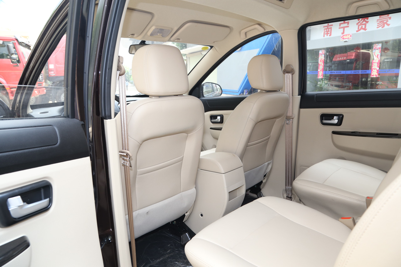 2016款风光370 1.5L手动标准型7座 摩卡棕