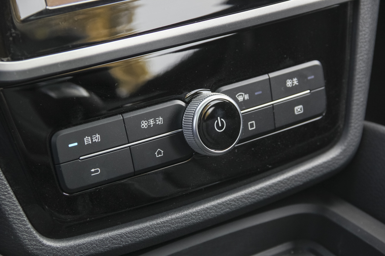 2017款比亚迪宋MAX 1.5T自动互联尊贵型 