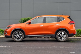 2017款奇骏2.5L自动CVT七座领先版 4WD