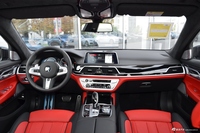 2018款宝马7系740Li 3.0T自动尊享型M运动套装xDrive黑焰版