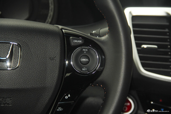 2016款雅阁混动2.0L自动锐领版