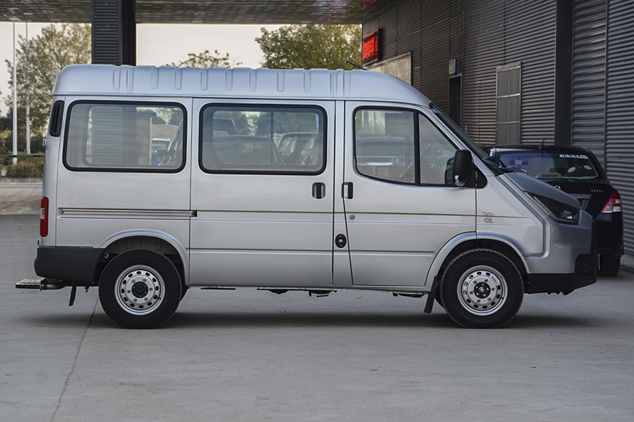 2017款特顺2.8T手动商运型短轴中顶6/7/8座JX493