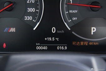 2017款宝马M4自动双门轿跑车