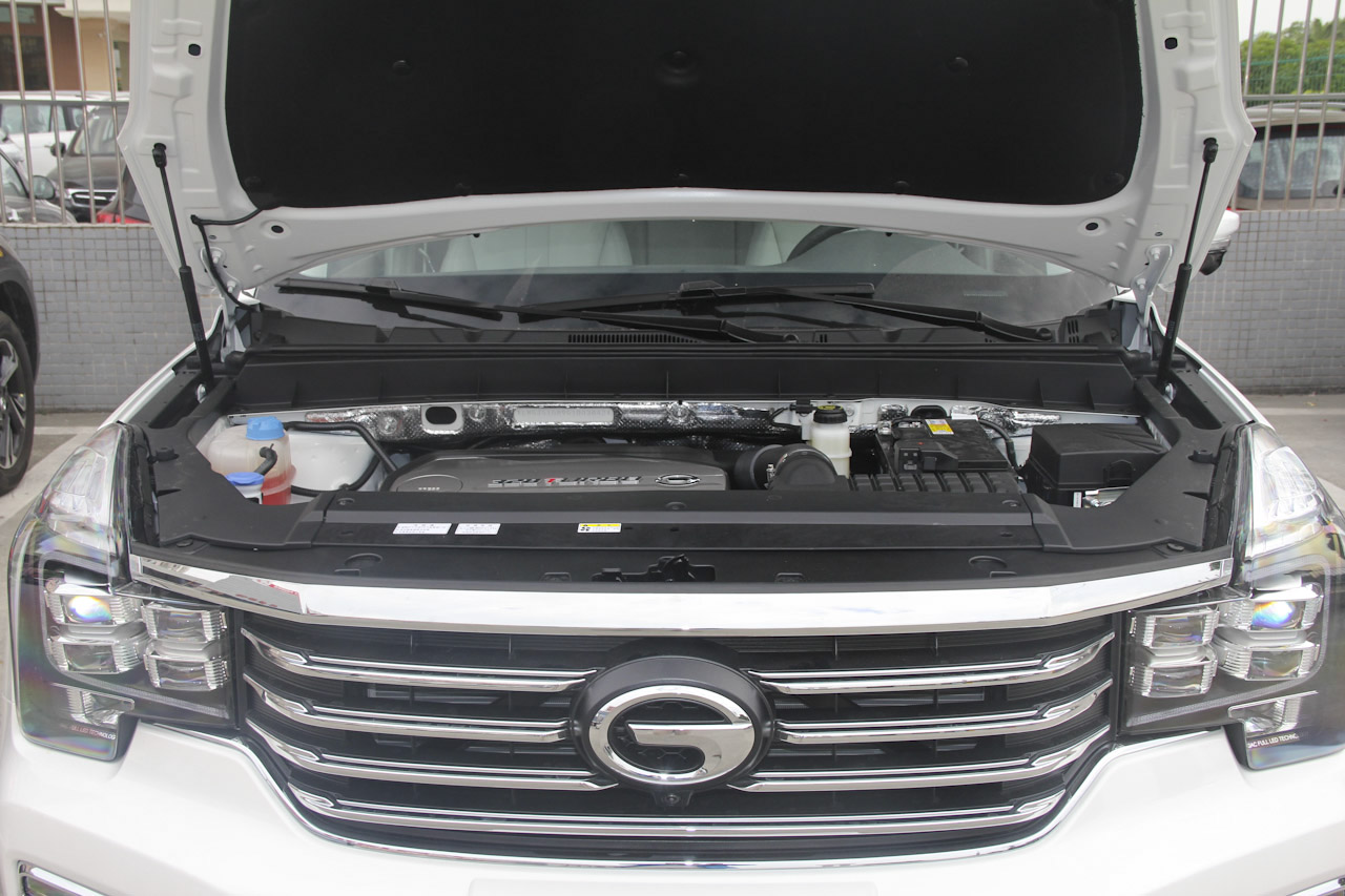 2017款传祺GS8 2.0T自动两驱豪华智联版320T