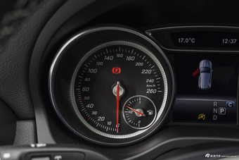 2017款奔驰GLA级 GLA200 1.6T自动时尚型