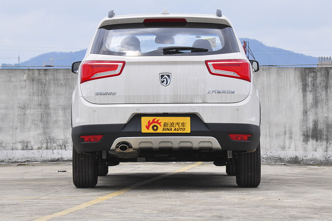 2016款 宝骏560 1.8L手动豪华型