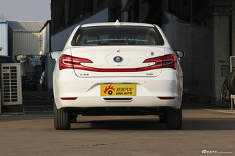 2017款比亚迪秦1.5T自动尊贵型