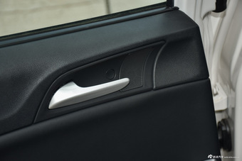 2014款荣威550S 1.8L自动智选版 温莎白