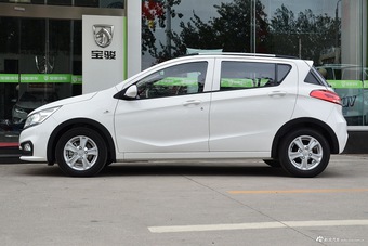 2016款宝骏310 1.2L手动时尚型