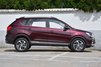 2017款宝骏560 1.5T DCT尊享型