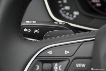 2018款奥迪Q5L 2.0T自动45 TFSI尊享运动型