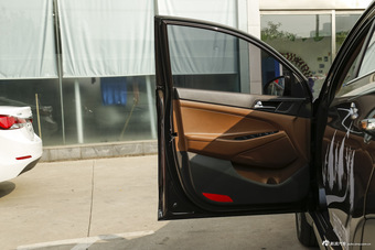 2015款全新途胜1.6T自动四驱旗舰型