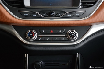 2017款陆风X2 1.6L自动铂锐版