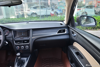 2017款奔腾B30 1.6L 手动舒适型