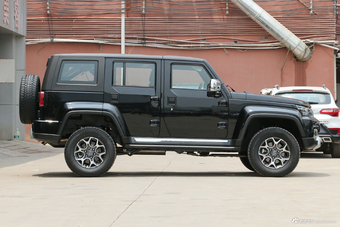 2018款北京BJ40 PLUS 2.3T自动四驱尊享版