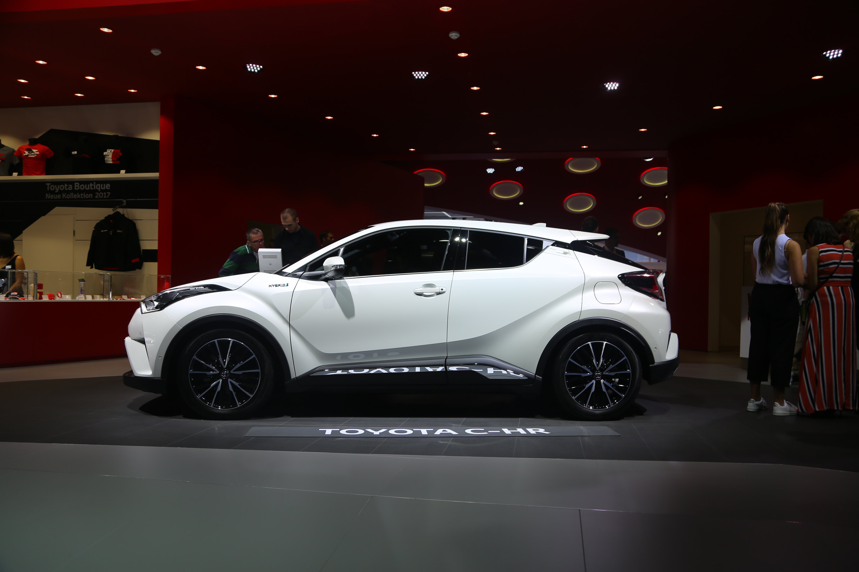 法兰克福车展 丰田C-HR亮相 造型很讨喜