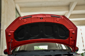 2016款中华V3 1.5T自动旗舰型 炫耀红