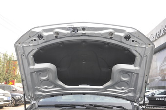 2016款奔驰E级2.0T自动E300L 运动豪华型