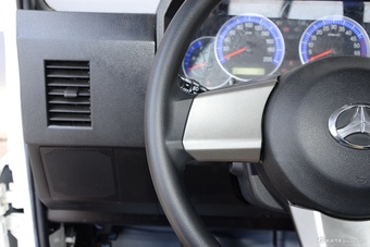 2016款战旗2.0L手动加长豪华型 三门版 国V