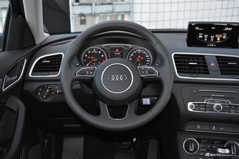 2018款奥迪Q3 30周年年型 30 TFSI时尚型