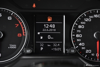 2018款奥迪Q5 Plus 2.0T自动40TFSI进取型典藏版