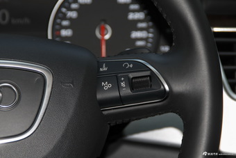 2016款奥迪A8L 3.0T自动45TFSI quattro时尚型