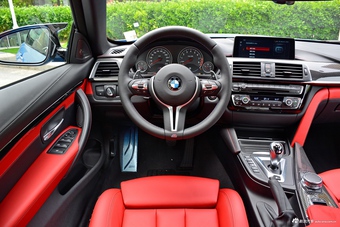 2017款宝马M4自动敞篷轿跑车