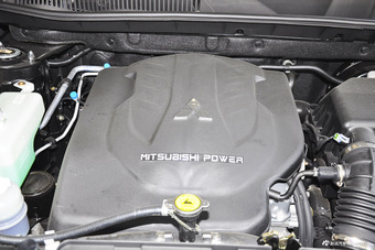 2015款猎豹CS10 2.0T手动卓越版 纽约黑