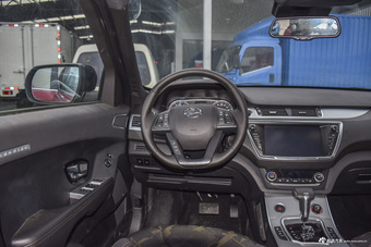 2015款陆风X7 2.0T自动全景尊享版