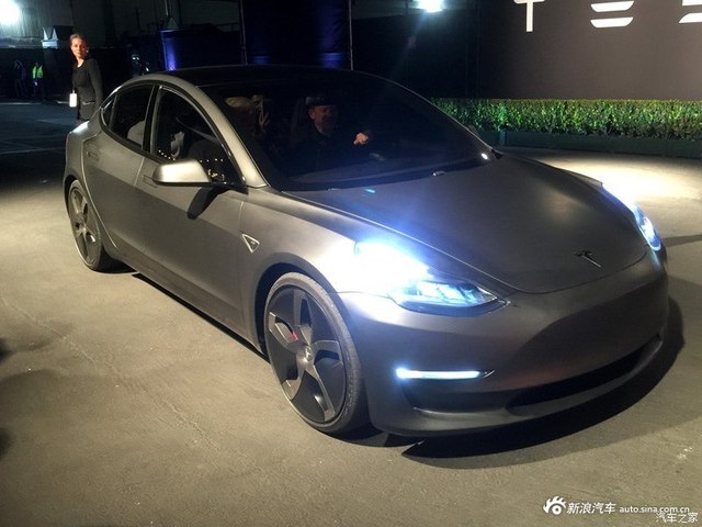 特斯拉Model 3交付