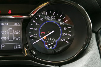 2017款驭胜S350 2.0T自动两驱柴油超豪华版5座