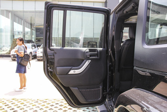 2015款牧马人3.0L自动四门舒享版Sahara