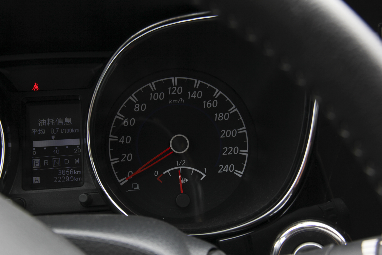 2018款启辰T70 2.0L自动睿享运动版