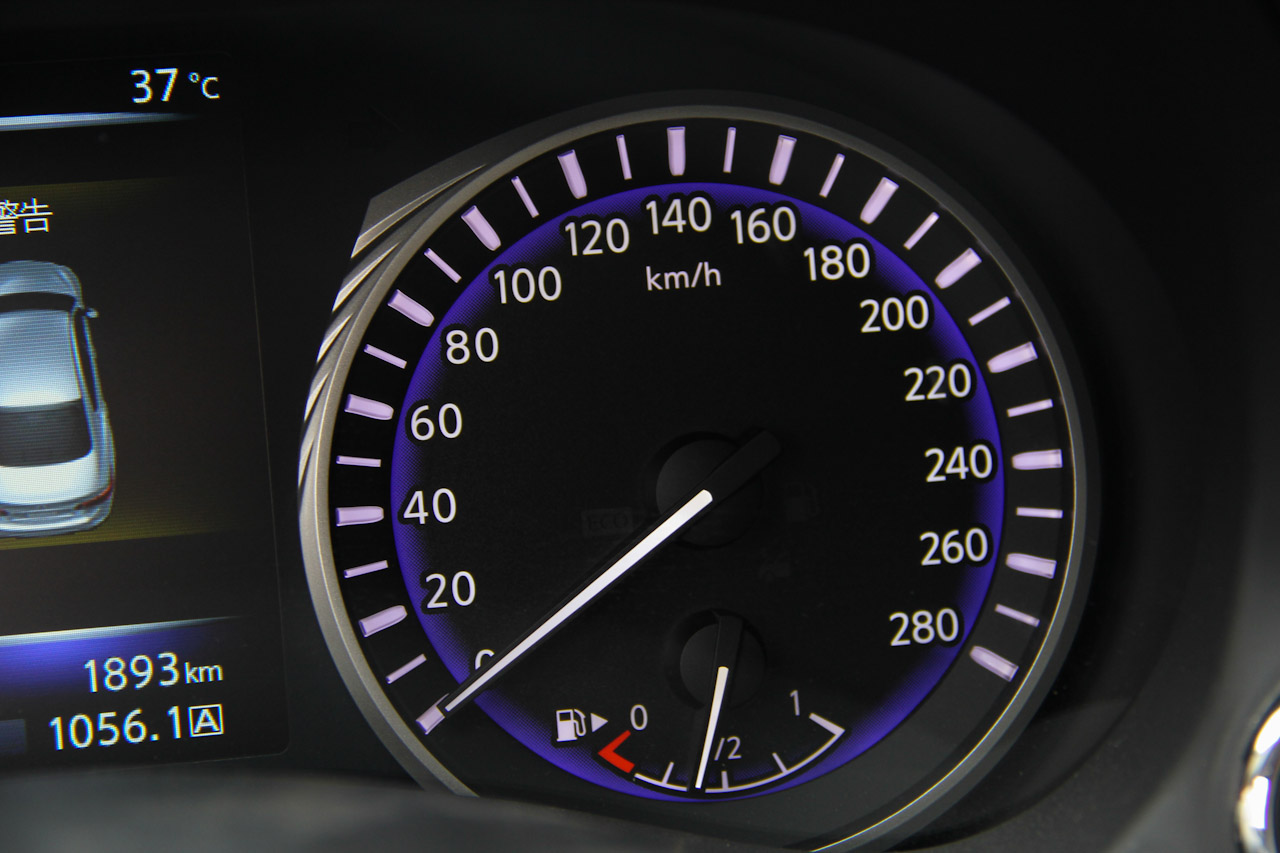 2016款英菲尼迪Q50L 2.0T自动豪华运动版