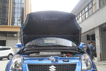 2013款雨燕1.5L自动20周年限量版