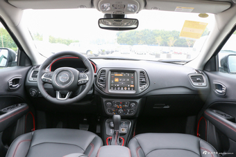 2017款指南者2.4L自动 200TS高性能四驱版图片