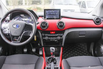 2016款昌河Q25 1.5L手动乐趣版 炫酷白