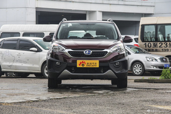 2016款昌河Q25 1.5L手动乐趣版 魅惑红