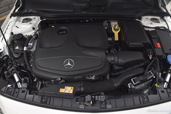 2017款奔驰GLA级 GLA220 2.0T自动4MATIC时尚型