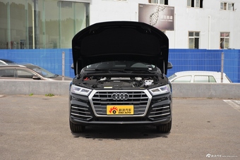 2018款奥迪Q5L 2.0T自动45 TFSI尊享时尚型